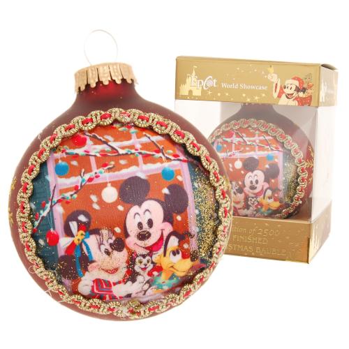 Mickey & Minnie mit Pluto & Figaro, Seidenbildkugel rot matt mit goldenen Schneeflocken 8cm